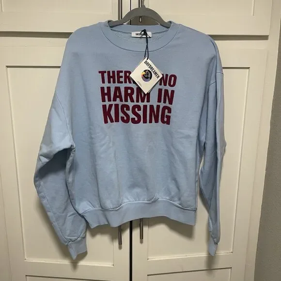 Daydreamer No Harm In Kissing Baby Blue Crew Sweatshirt S/M NWT - Picture 3 of 5